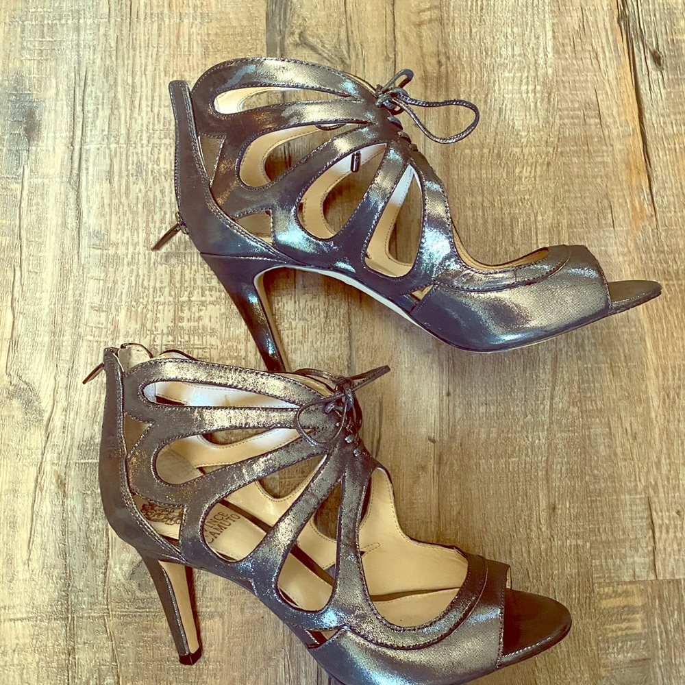 Vince Camuto shiny beautiful heels. size 8